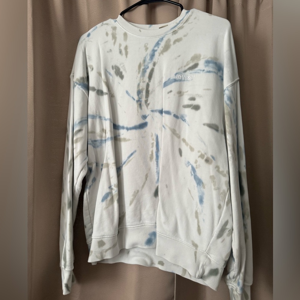 Levi’s crewneck sweatshirt